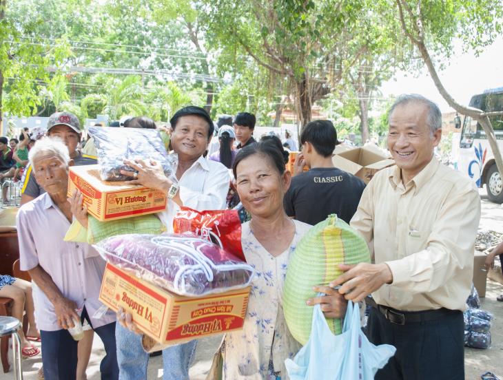 Tân Châu tặng 850 phần quà cho hộ nghèo
